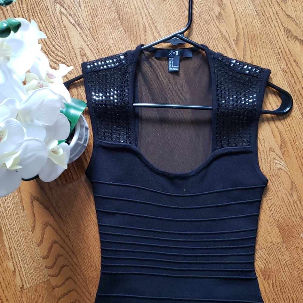 Mesh Back Dress with sequins - Picture 2 of 4